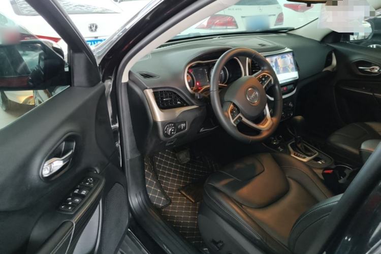 Used Jeep Cherokee 2017 2.4L Professional Edition Driver Seat