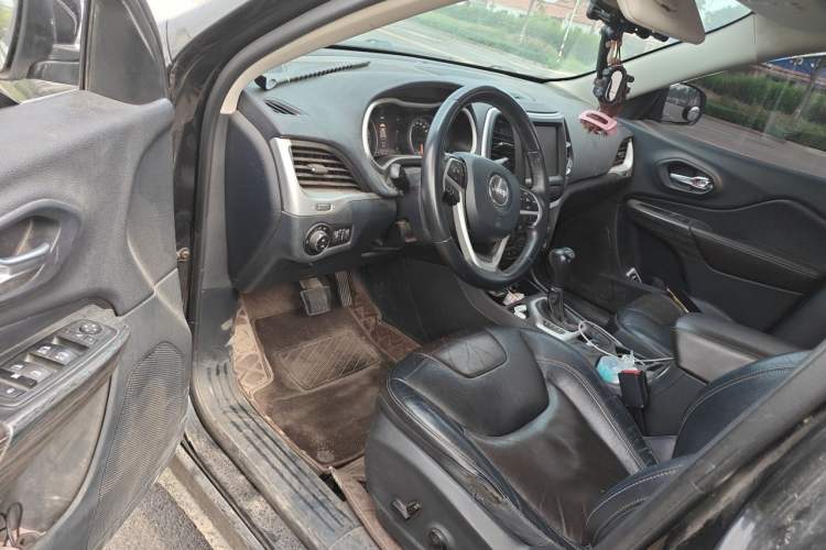 Used Jeep Cherokee 2017 2.4L Leading Edition Driver Seat