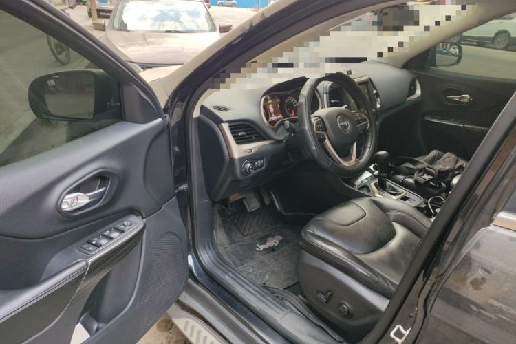 Used Jeep Cherokee 2017 2.4L Leading Smart Edition Driver Seat