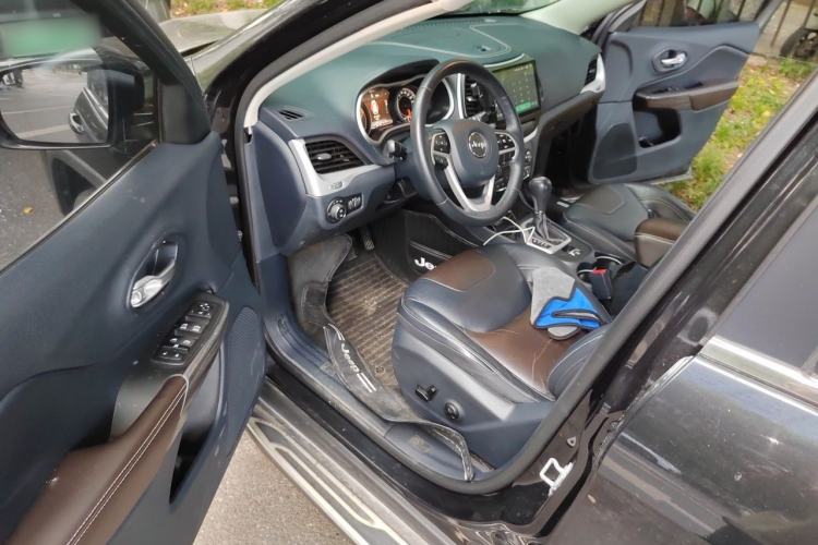 Used Jeep Cherokee 2017 2.4L Leading Edition Driver Seat