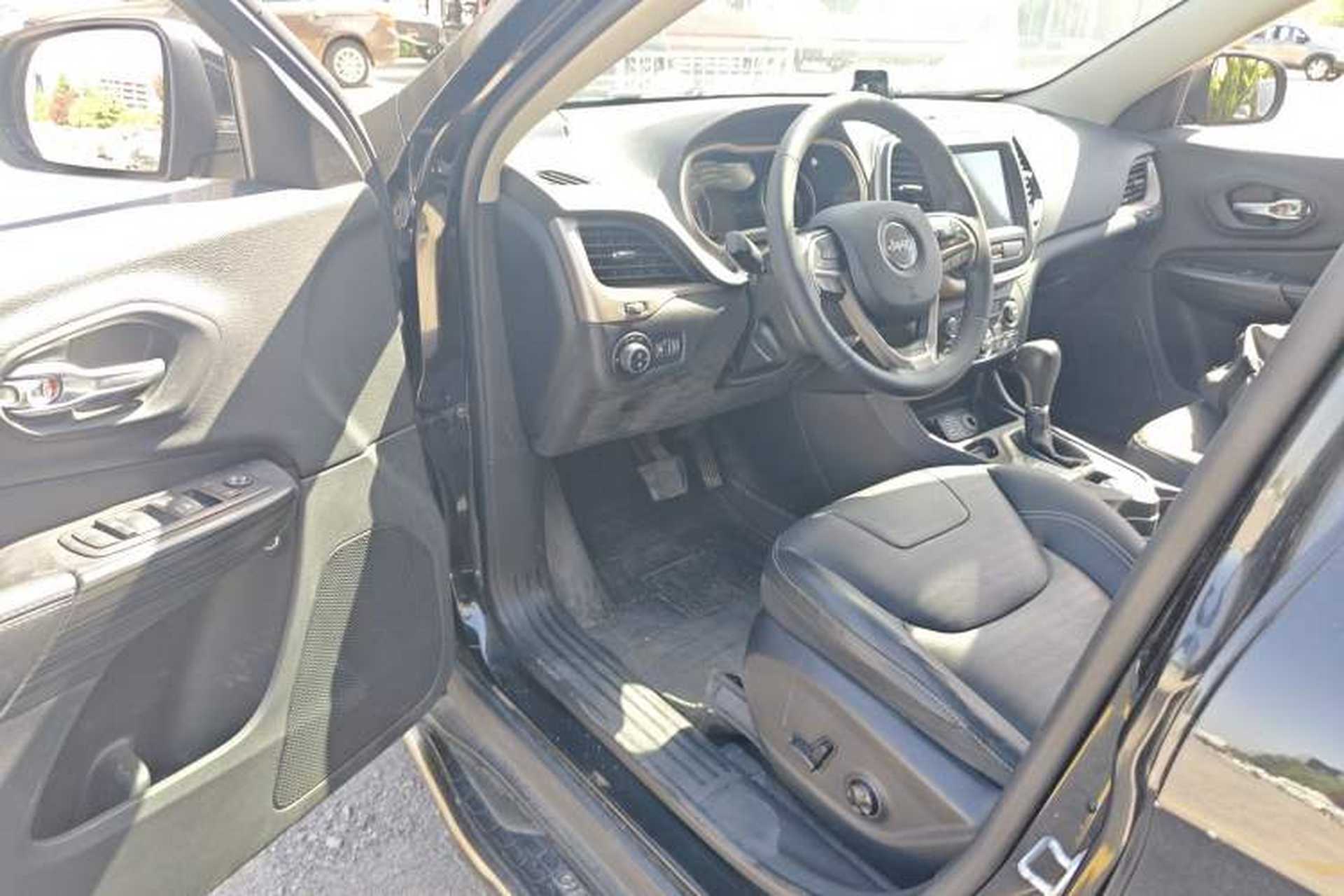 Used Jeep Cherokee 2017 2.0L Superior Edition Driver Seat