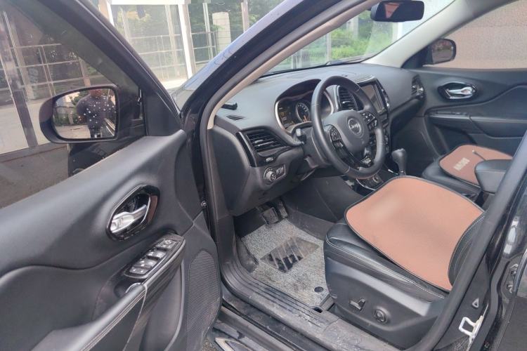 Used Jeep Cherokee 2017 2.4L Leading Smart Edition Driver Seat