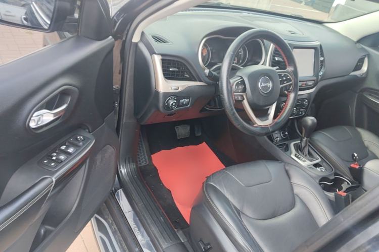 Used Jeep Cherokee 2017 2.0L Superior Edition Driver Seat