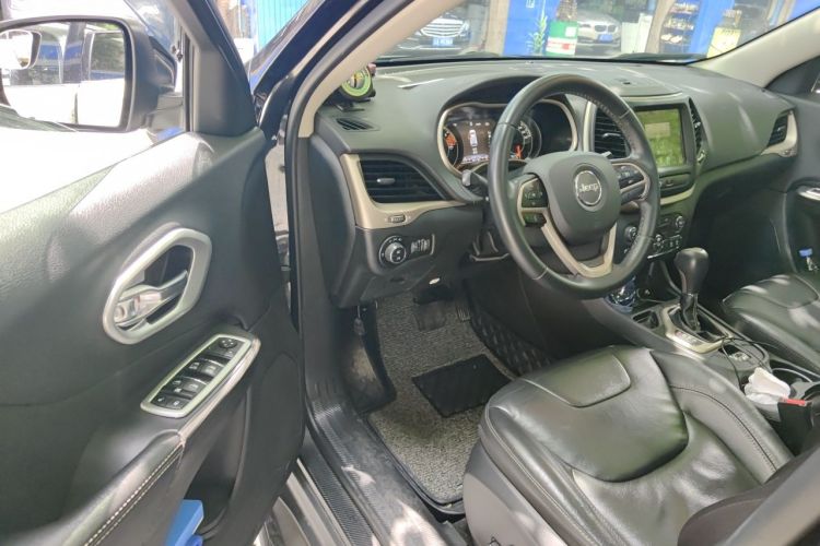 Used Jeep Cherokee 2017 2.0L Superior Edition Driver Seat