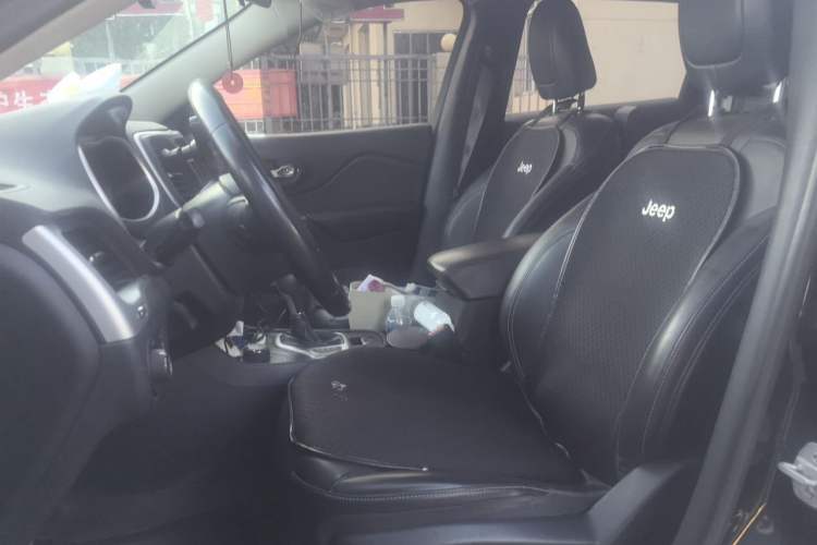 Used Jeep Cherokee 2017 2.4L Professional Smart Edition Driver Seat