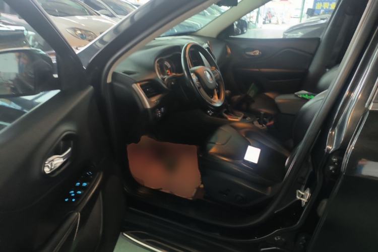 Used Jeep Cherokee 2017 2.0L Superior Edition Driver Seat