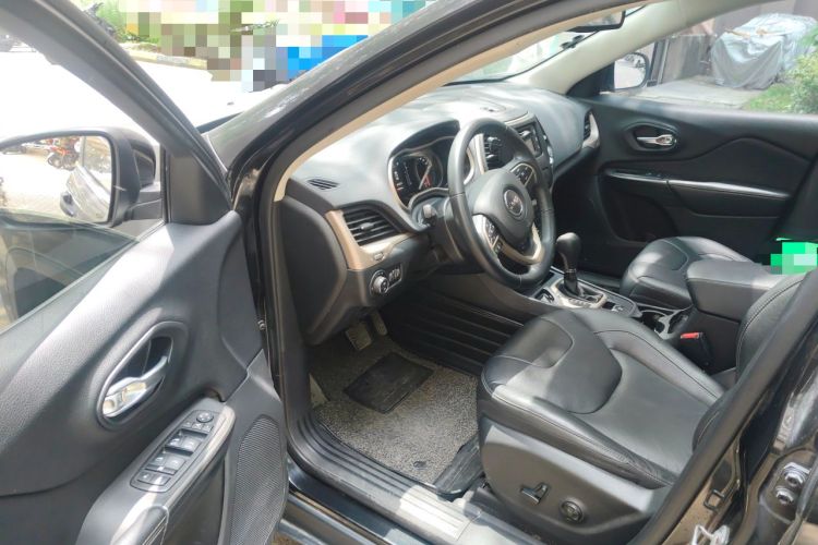 Used Jeep Cherokee 2017 2.4L Leading Edition Driver Seat