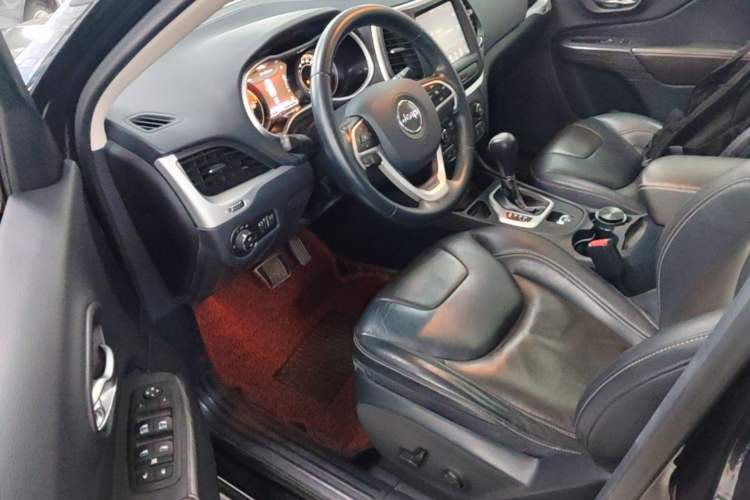Used Jeep Cherokee 2017 2.0L Superior Edition Driver Seat
