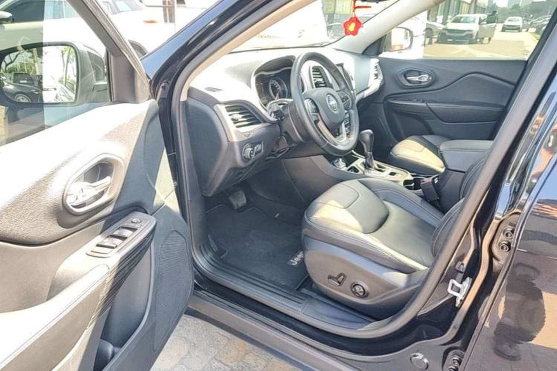 Used Jeep Cherokee 2017 2.0L Superior Edition Driver Seat