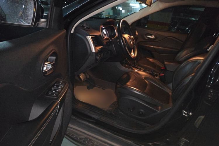 Used Jeep Cherokee 2017 2.4L Professional Edition Driver Seat