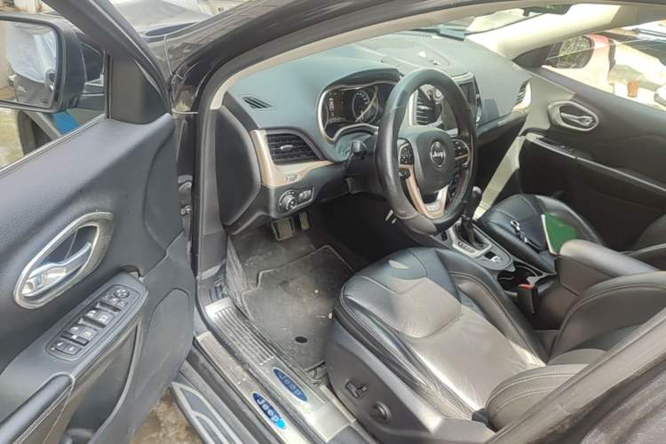 Used Jeep Cherokee 2017 2.4L Leading Smart Edition Driver Seat