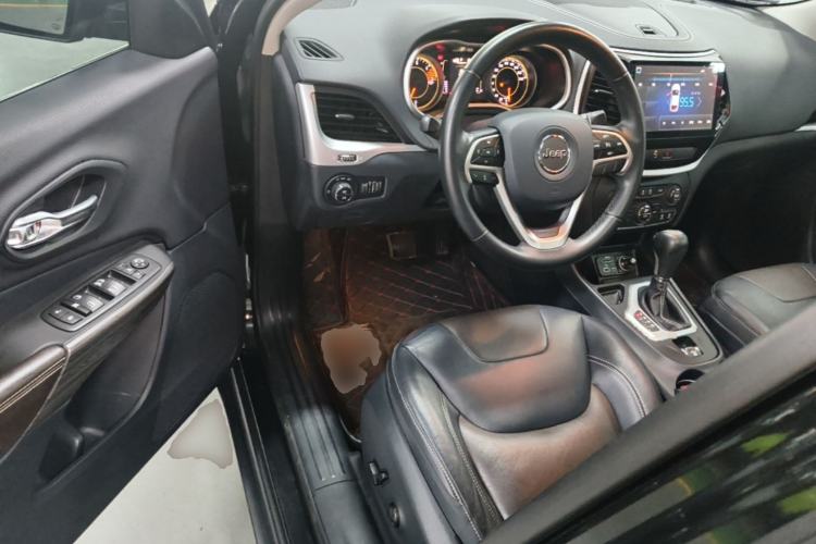 Used Jeep Cherokee 2017 2.4L Leading Edition Driver Seat