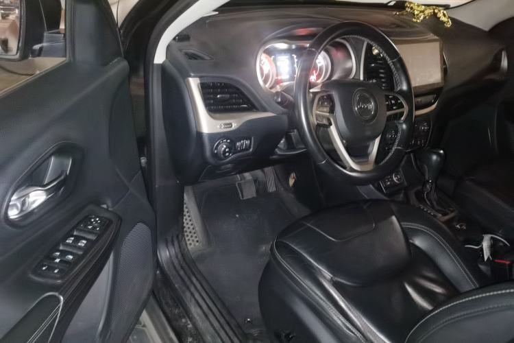 Used Jeep Cherokee 2017 2.4L Leading Edition Driver Seat
