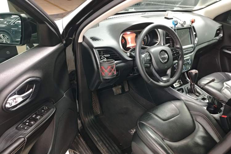 Used Jeep Cherokee 2017 2.4L Leading Smart Edition Driver Seat