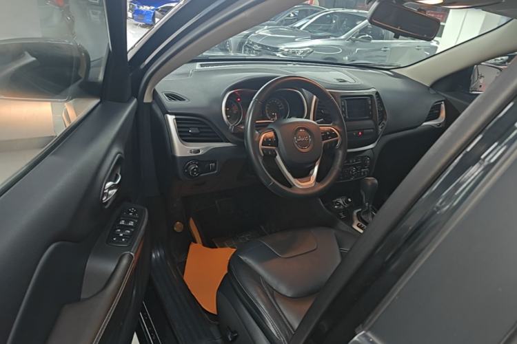 Used Jeep Cherokee 2017 2.4L Professional Edition Driver Seat