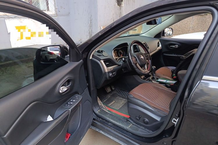 Used Jeep Cherokee 2017 2.0L Superior Edition Driver Seat