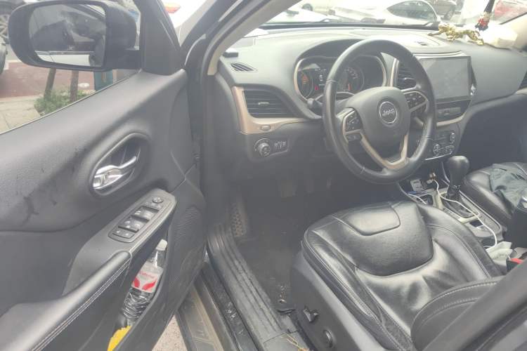 Used Jeep Cherokee 2017 2.4L Leading Edition Driver Seat