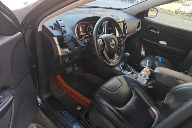 Used Jeep Cherokee 2017 2.4L Superior Edition Driver Seat