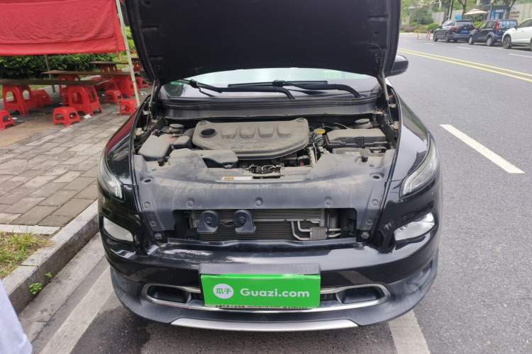 Used Jeep Cherokee 2017 2.0L Superior Edition Engine Bay