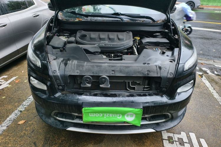 Used Jeep Cherokee 2017 2.0L Superior Edition Engine Bay