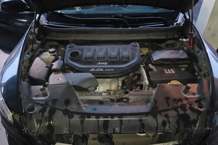 Used Jeep Cherokee 2017 2.0L Superior Edition Engine Bay