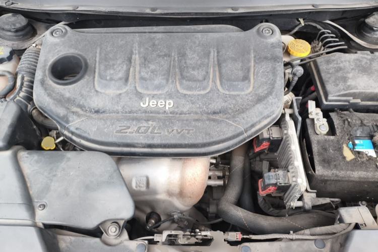 Used Jeep Cherokee 2017 2.0L Superior Edition Engine Bay