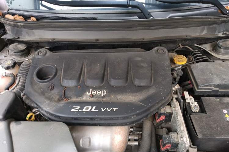 Used Jeep Cherokee 2017 2.0L Superior Edition Engine Bay