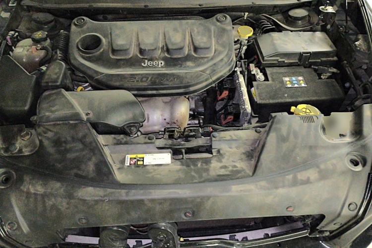 Used Jeep Cherokee 2017 2.0L Superior Edition Engine Bay
