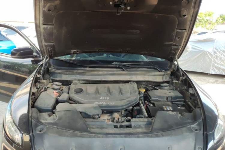 Used Jeep Cherokee 2017 2.0L Superior Edition Engine Bay