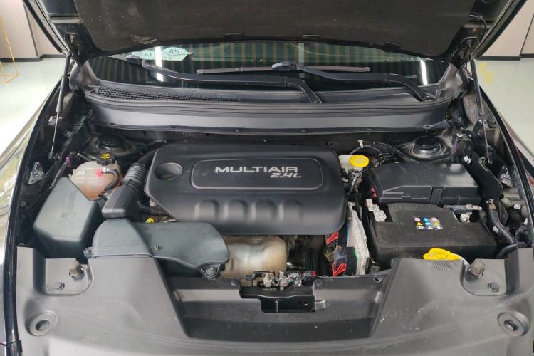 Used Jeep Cherokee 2017 2.4L Superior Edition Engine Bay