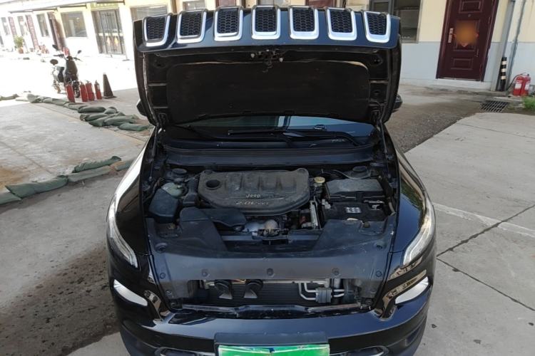 Used Jeep Cherokee 2017 2.0L Superior Edition Engine Bay