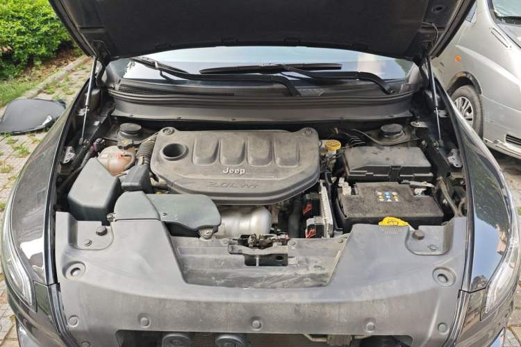 Used Jeep Cherokee 2017 2.0L Superior Edition Engine Bay