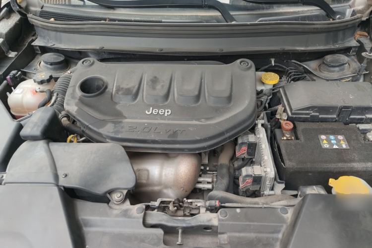 Used Jeep Cherokee 2017 2.0L Superior Edition Engine Bay