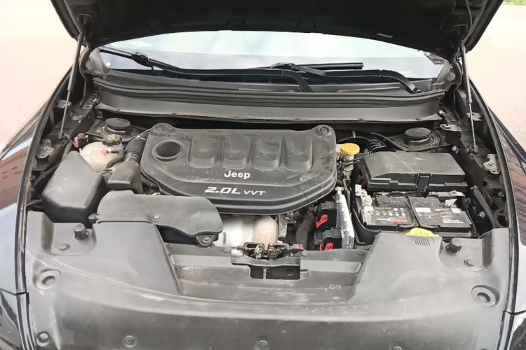 Used Jeep Cherokee 2017 2.0L Superior Edition Engine Bay