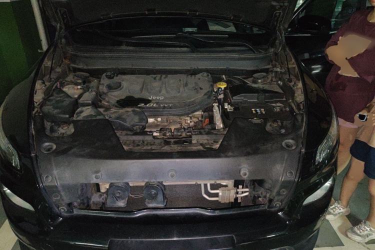 Used Jeep Cherokee 2017 2.0L Superior Edition Engine Bay