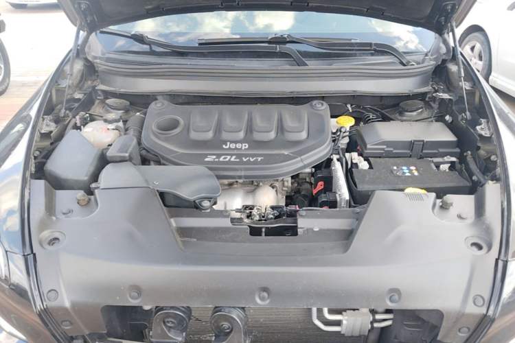 Used Jeep Cherokee 2017 2.0L Superior Edition Engine Bay