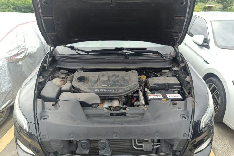 Used Jeep Cherokee 2017 2.0L Superior Edition Engine Bay