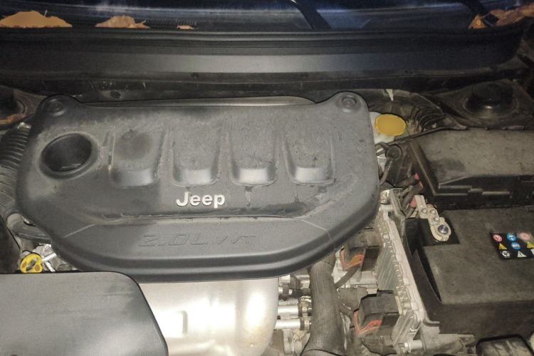 Used Jeep Cherokee 2017 2.0L Superior Edition Engine Bay