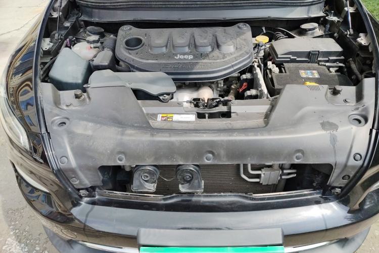 Used Jeep Cherokee 2017 2.0L Superior Edition Engine Bay
