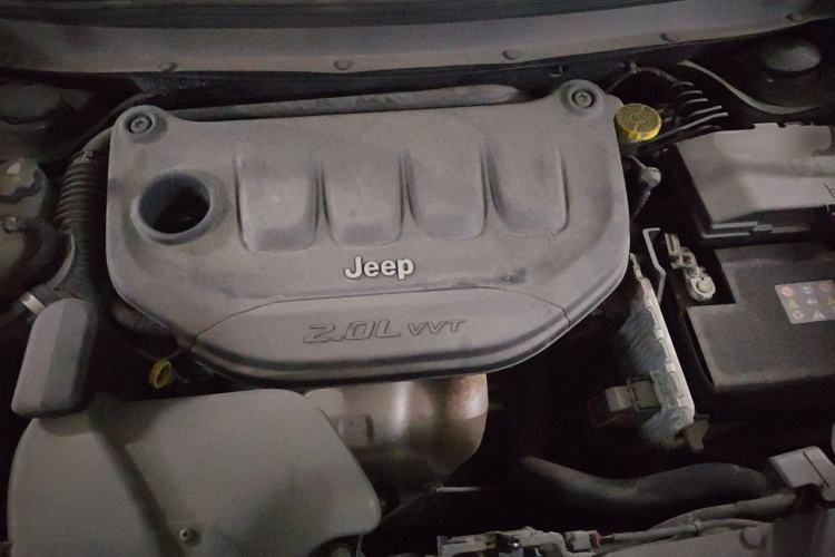 Used Jeep Cherokee 2017 2.0L Superior Edition Engine Bay