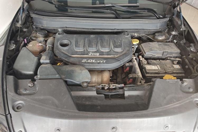 Used Jeep Cherokee 2017 2.0L Superior Edition Engine Bay