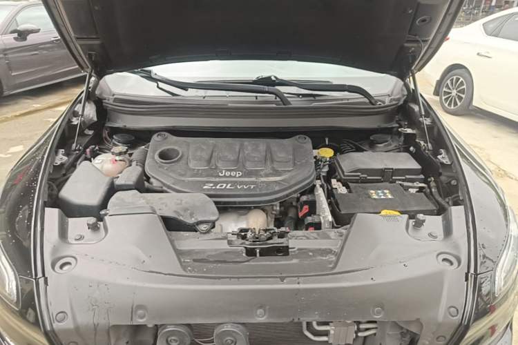 Used Jeep Cherokee 2017 2.0L Superior Edition Engine Bay