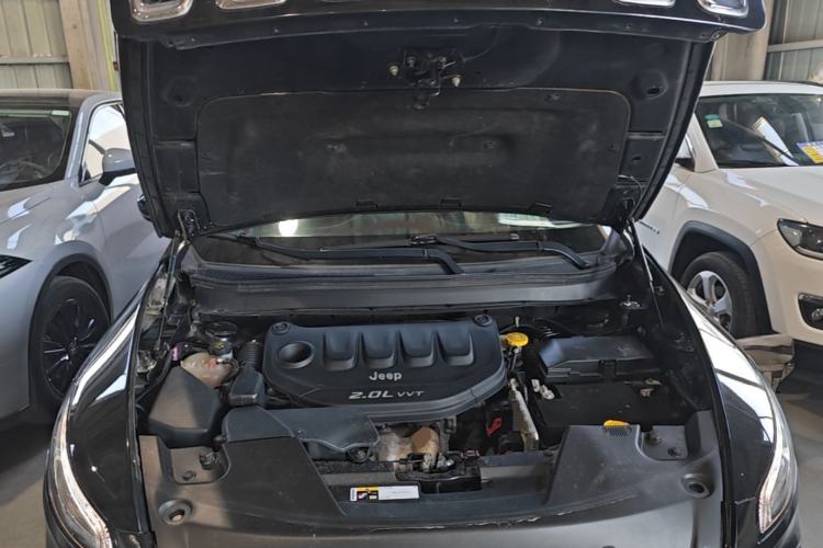 Used Jeep Cherokee 2017 2.0L Superior Edition Engine Bay