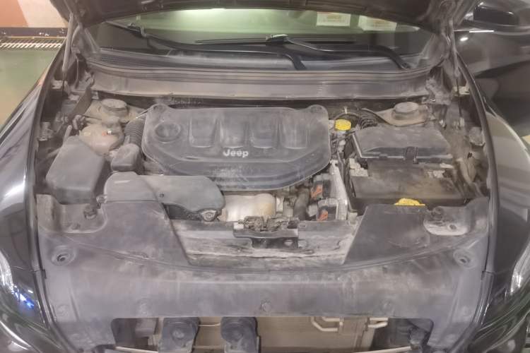 Used Jeep Cherokee 2017 2.0L Superior Edition Engine Bay