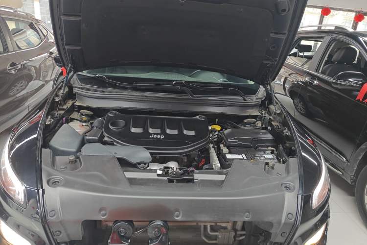 Used Jeep Cherokee 2017 2.0L Superior Edition Engine Bay