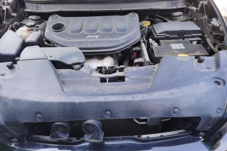 Used Jeep Cherokee 2017 2.0L Superior Edition Engine Bay