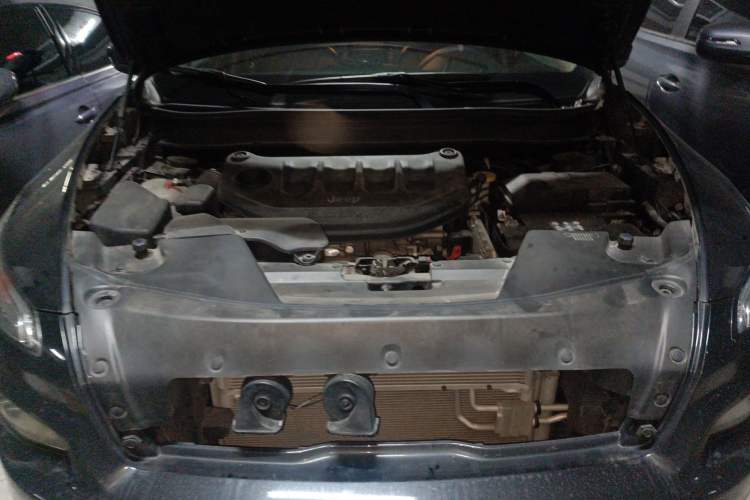 Used Jeep Cherokee 2017 2.0L Superior Edition Engine Bay