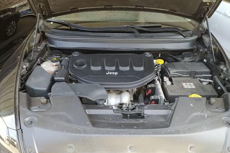 Used Jeep Cherokee 2017 2.0L Superior Edition Engine Bay
