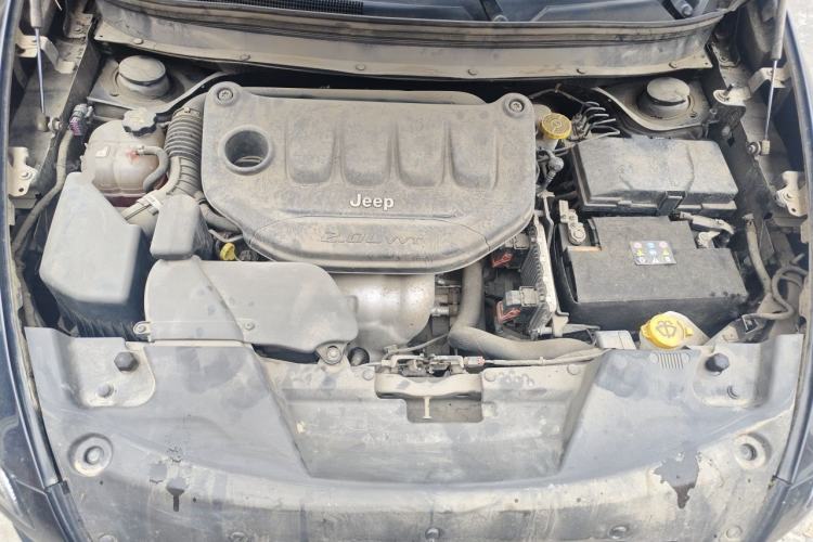 Used Jeep Cherokee 2017 2.0L Superior Edition Engine Bay
