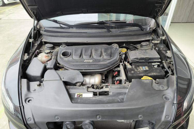 Used Jeep Cherokee 2017 2.0L Superior Edition Engine Bay
